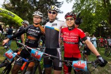 Urs gewinnt Bike-Marathon in Rica